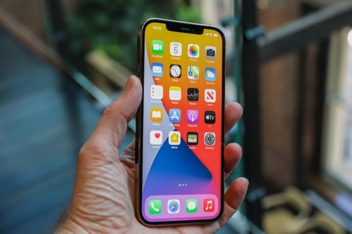 iPhone 12 Pro Max với khung viền thép phẳng