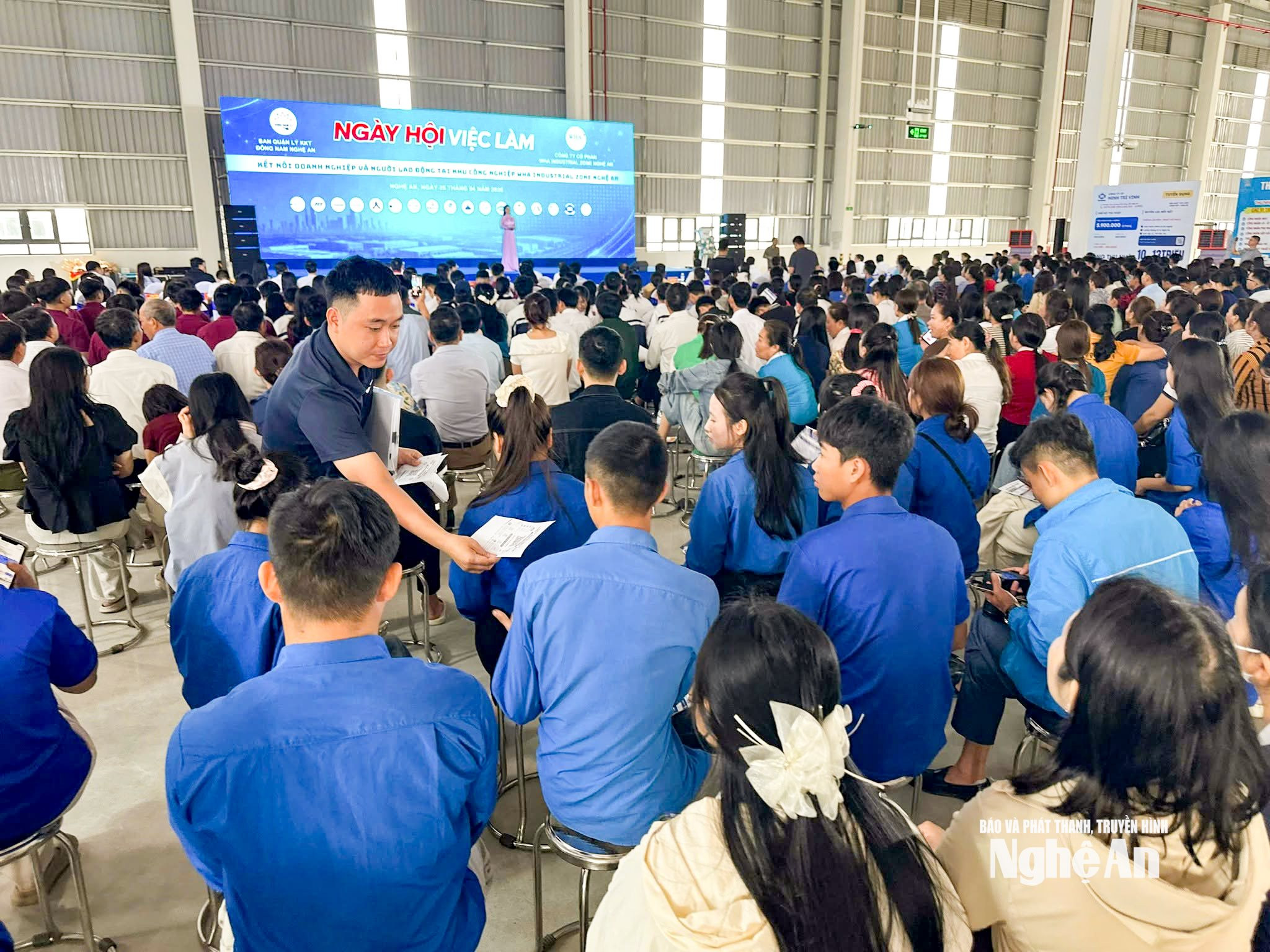 Lao động tham gia Ng&agrave;y hội Việc l&agrave;m tại Khu C&ocirc;ng nghiệp WHA
