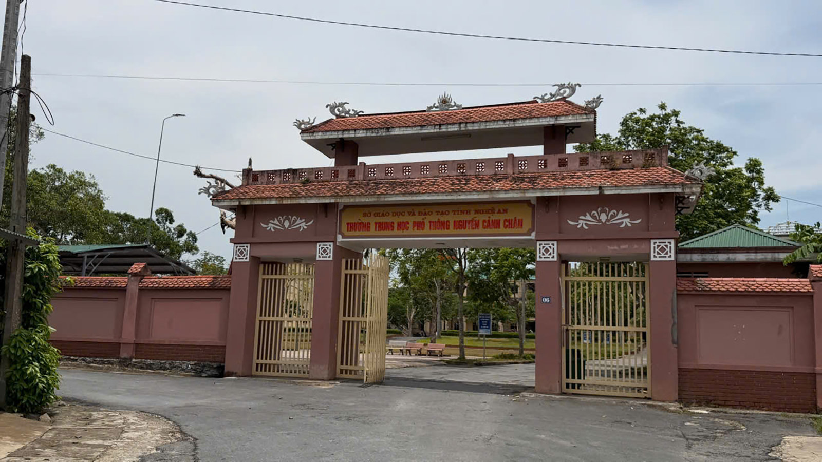 Trường THPT Nguyễn Cảnh Chân tại huyện Thanh Chương (cũ) tỉnh Nghệ An