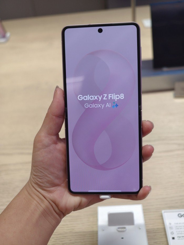 Samsung Galaxy Z Flip8 thiết kế mỏng nhẹ kỷ lục