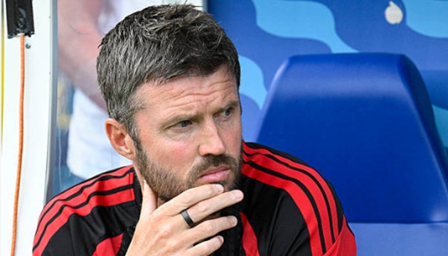 Michael Carrick đang nỗ lực xây dựng một hệ thống tuyến giữa mới cho Manchester United