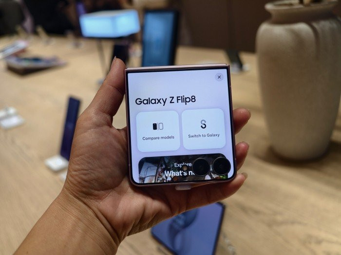 Phần cứng mạnh mẽ trên Galaxy Z Flip8