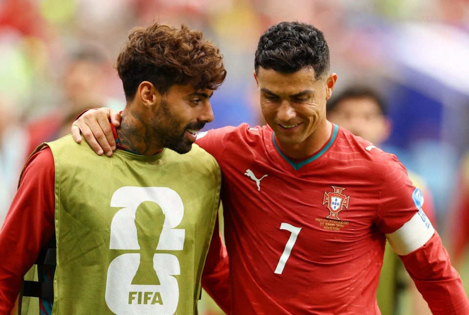 Samu Costa thi đấu trong màu áo tuyển Bồ Đào Nha tại World Cup 2026