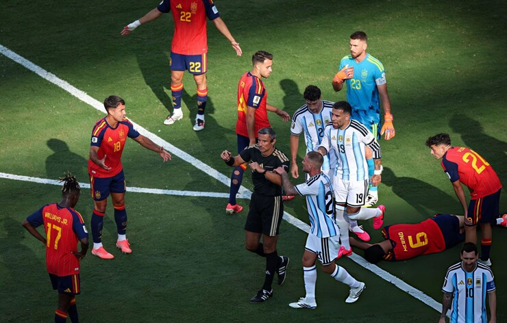 Trọng tài Slavko Vinčić trở thành tâm điểm của những chỉ trích từ phía người hâm mộ Argentina