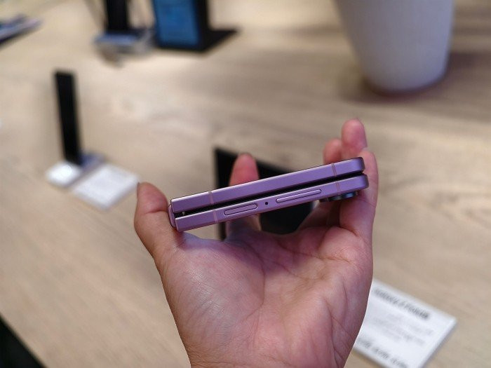 Galaxy Z Flip8 đạt chuẩn kháng nước bụi IP48