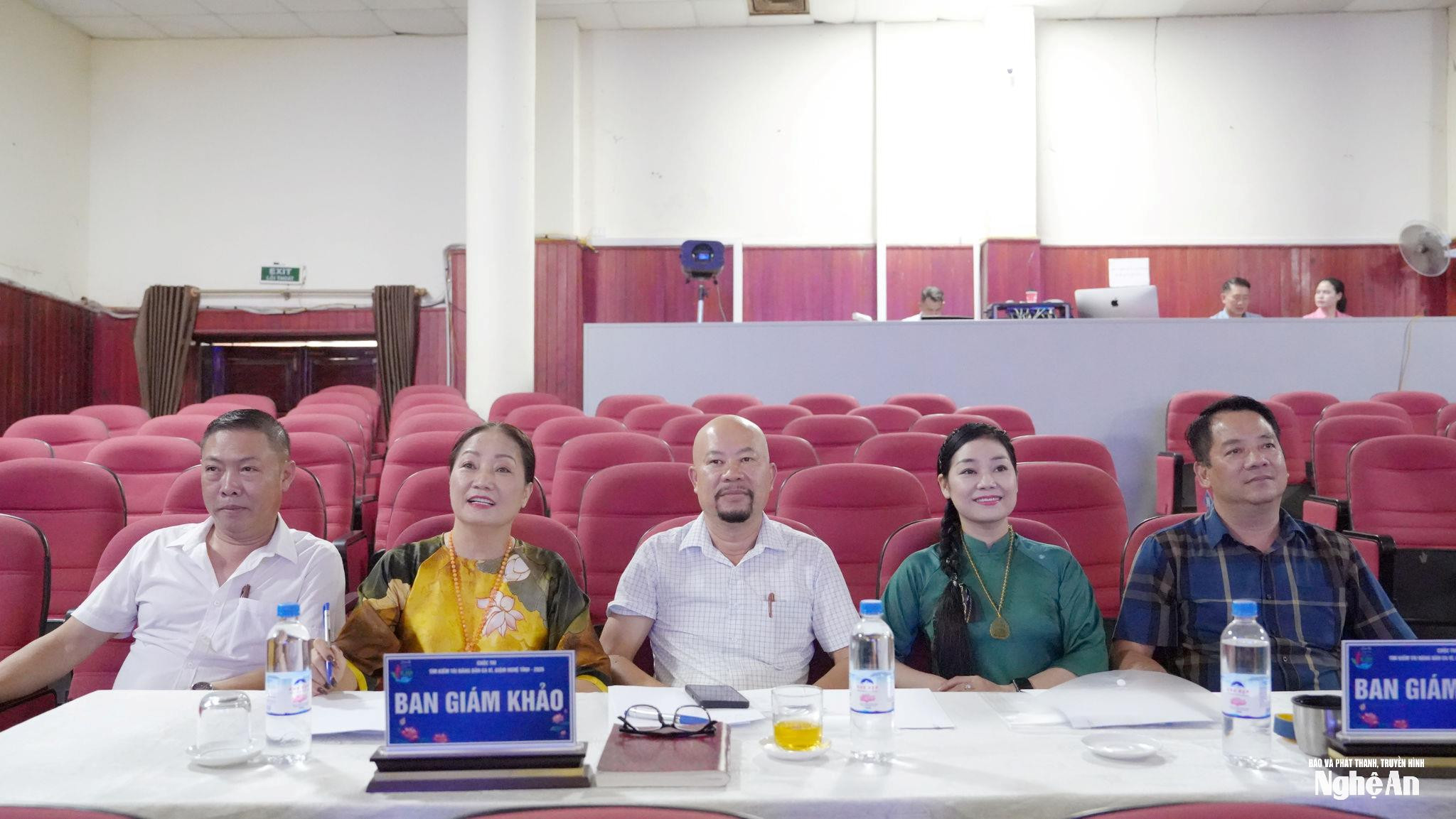 bna_giam-khao-lam-viec-1-c918303973cddb191f9da9ef91683d47.jpg