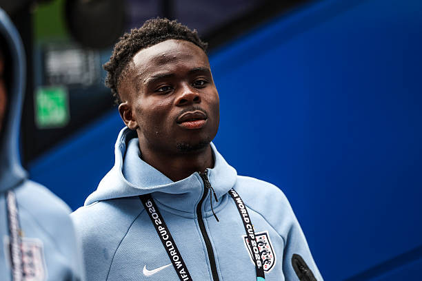 Bukayo Saka sẽ không phẫu thuật chấn thương gân Achilles