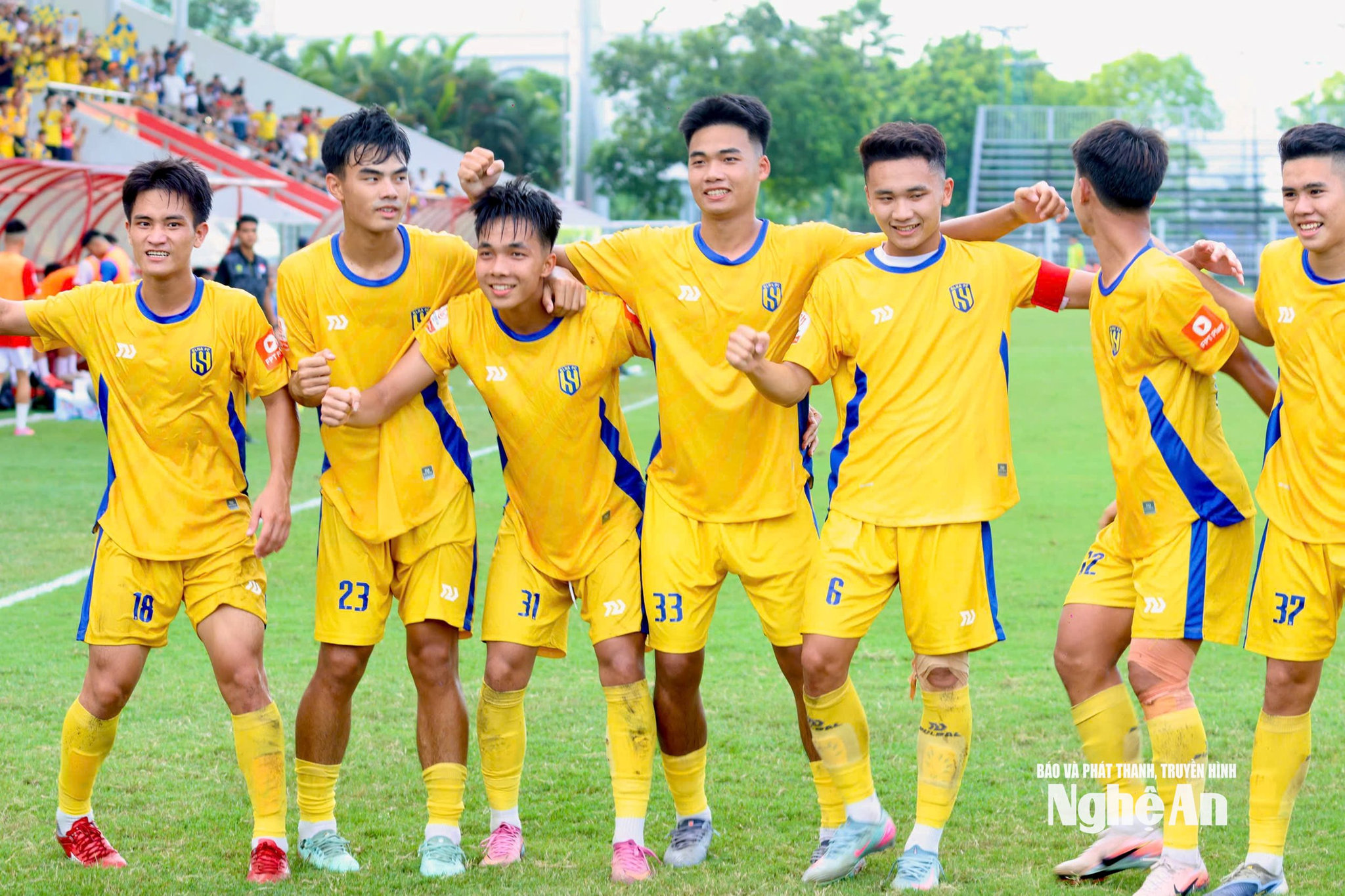 Màn ăn mừng của các cầu thủ U21 Sông Lam Nghệ An. Ảnh: SLNA 