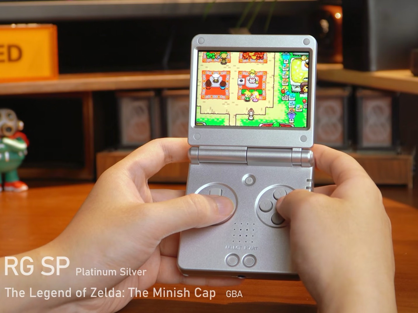 Máy chơi game cầm tay Anbernic RG SP đang vận hành trò chơi Game Boy Advance.