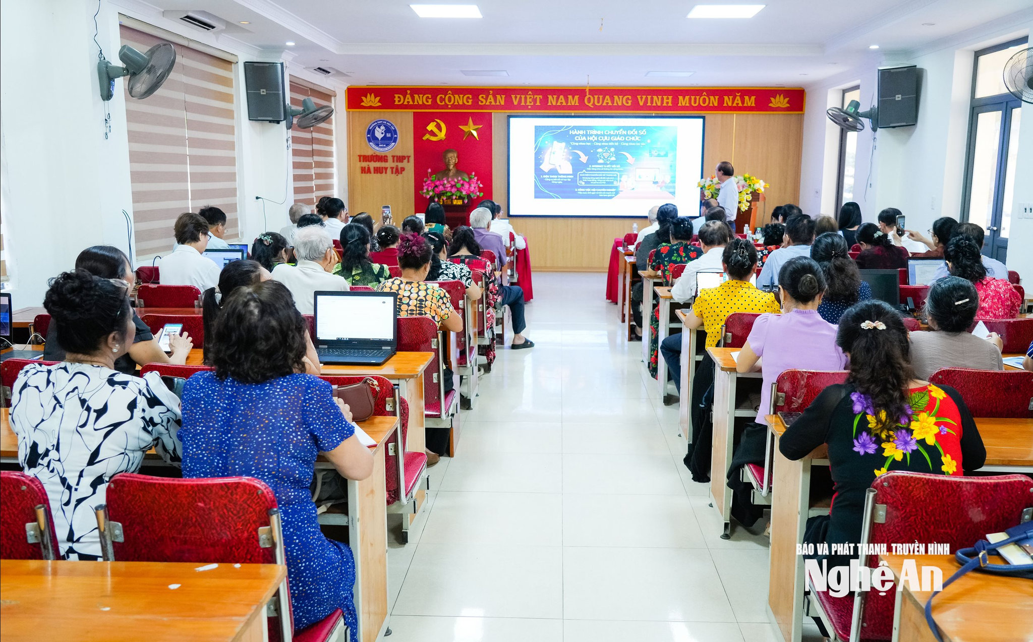  toàn cảnh