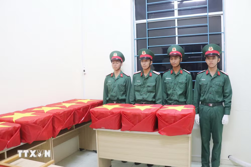 ttxvn-0207-hai-cot-liet-sy-can-tho.jpg