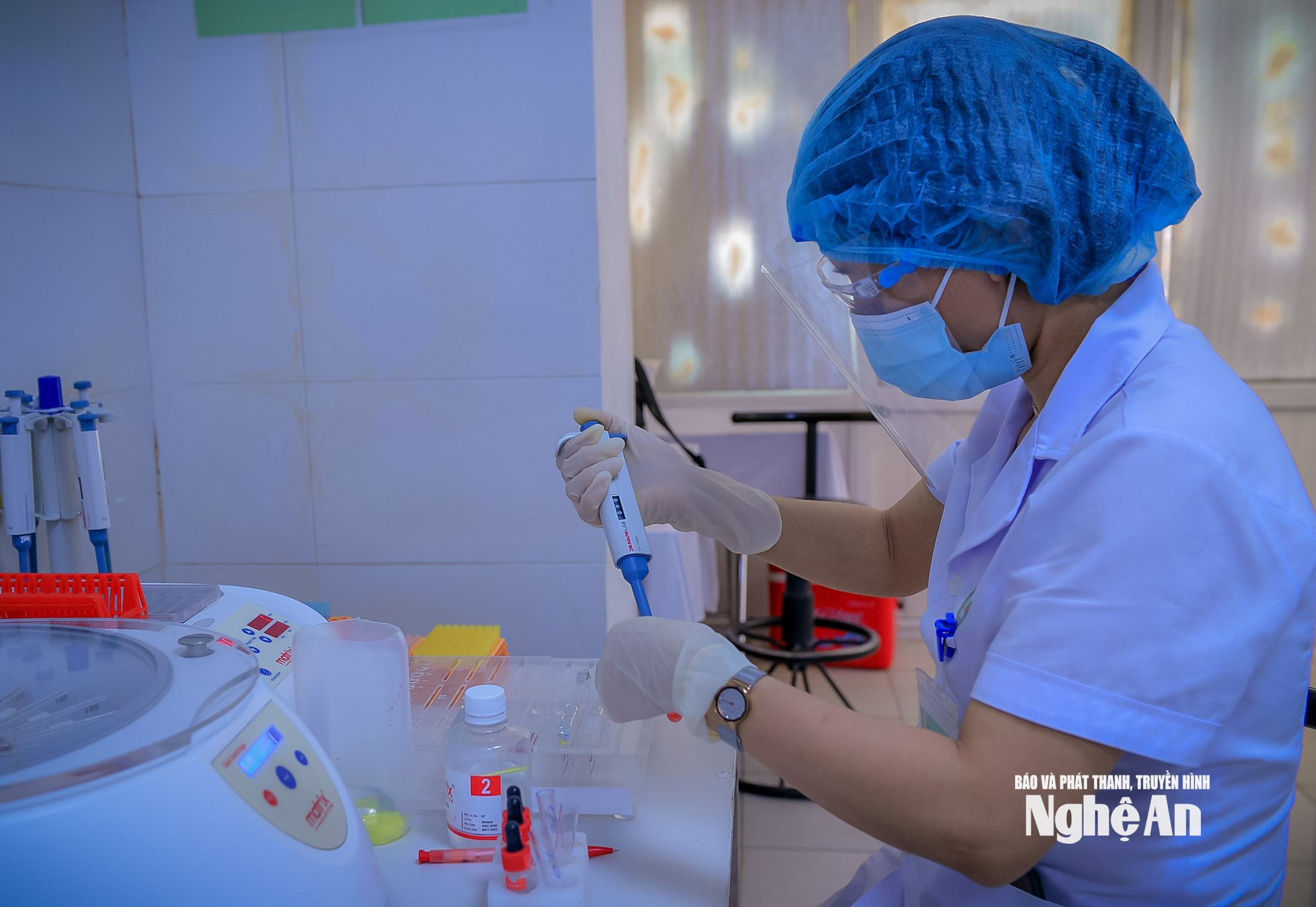 Xét nghiệm sàng lọc, sản xuất các chế phẩm máu copy