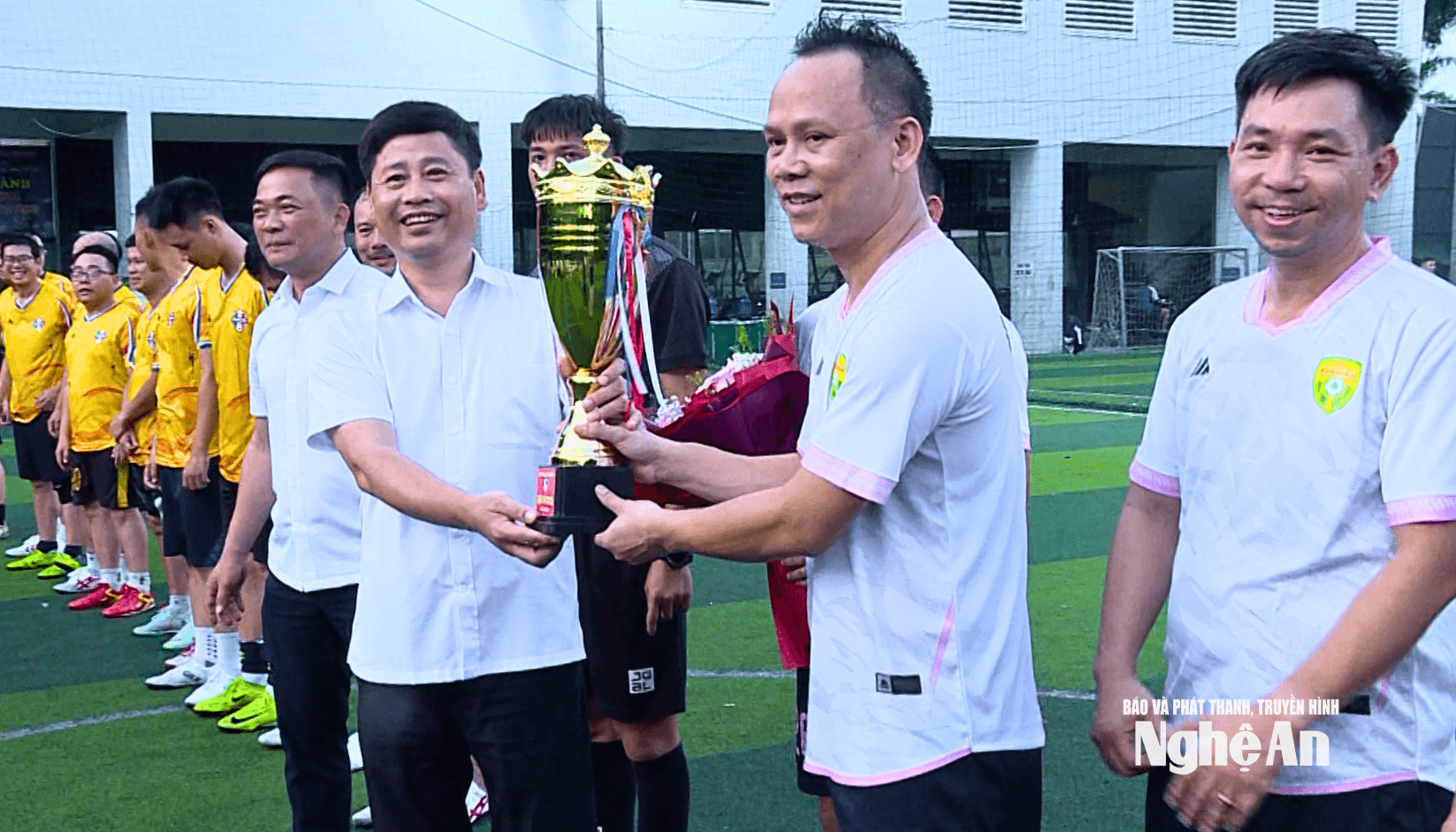 GIAI BONG DA HNB (2)