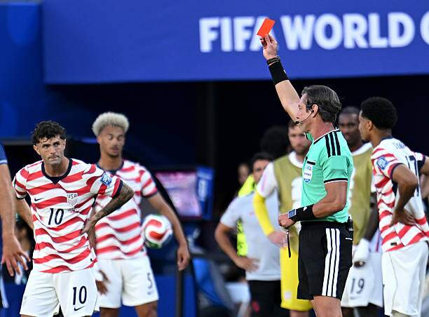 Folarin Balogun trong tranh cãi về án treo giò tại World Cup