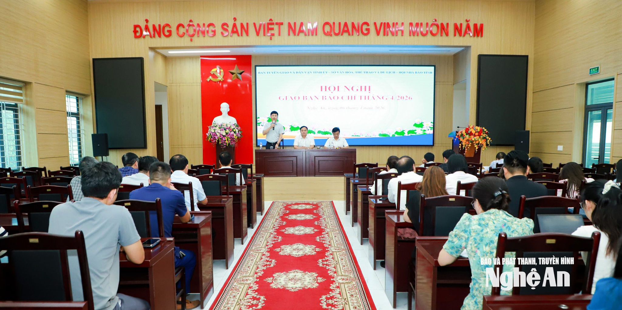 hoinghigiaobanbaochi.jpg