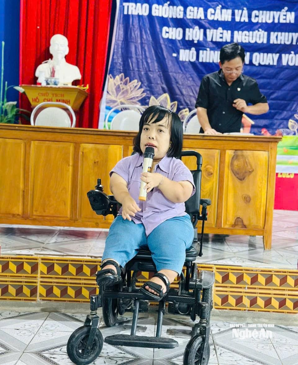 Là nạn nhân chất độc da cam thế hệ thứ hai, chị Đặng Thị Kim Oanh (sinh năm 1994, ở xã Nam Đàn)