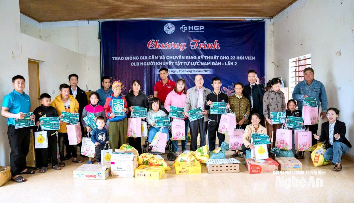 Từ sự đồng hành của cộng đồng, chị Đặng Thị Kim Oanh cùng nhiều người khuyết tật và nạn nhân chất độc da cam của tỉnh đã từng bước tạo dựng sinh kế, tự tin vươn lên trong cuộc sống. Ảnh: NVCC