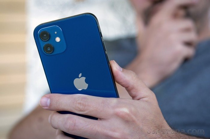 Màn hình OLED sắc nét trên iPhone 12