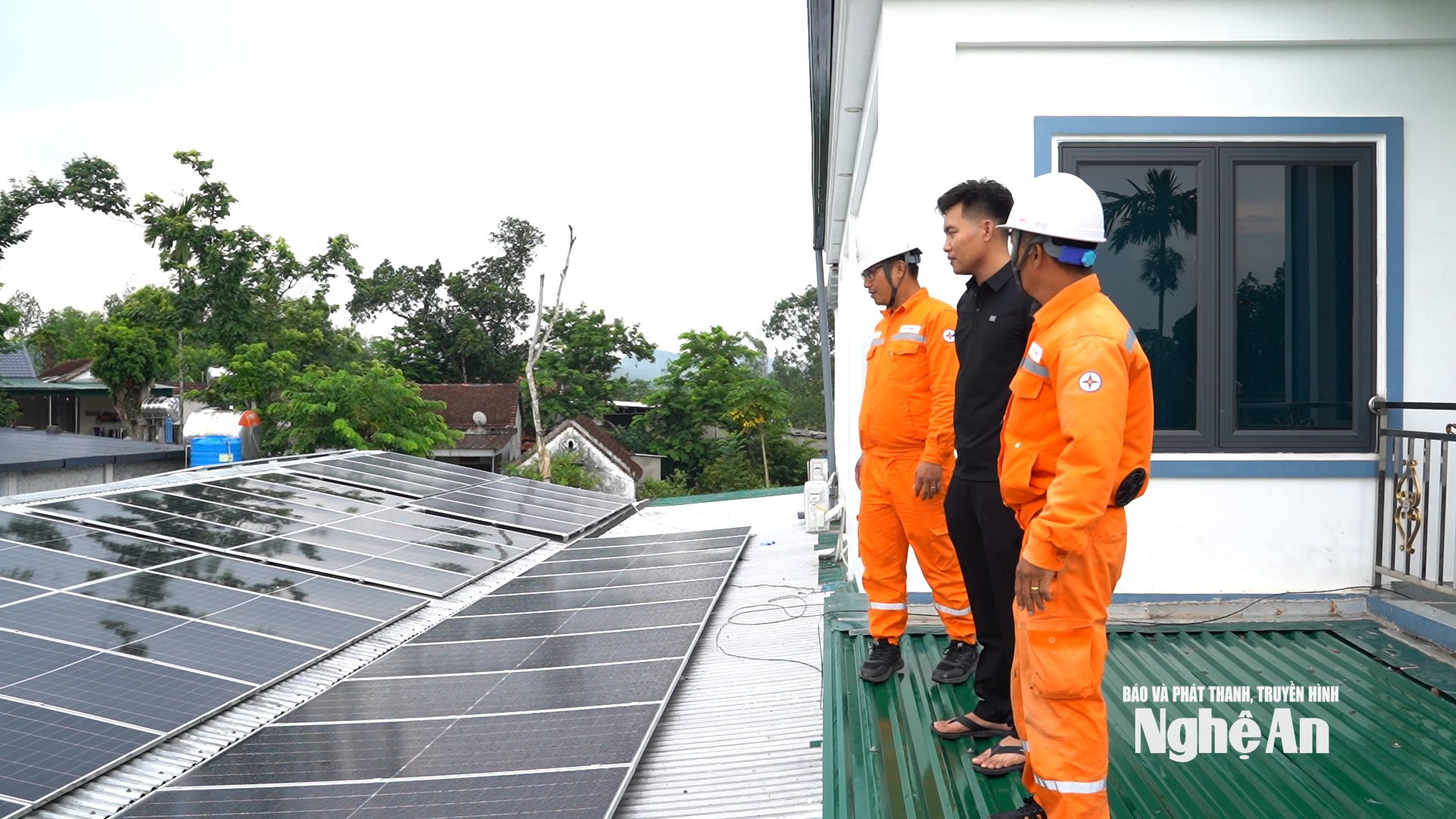  Công ty TNHH Thương mại Dệt may thời trang Chiến Thắng lắp đặt điện mặt trời mái nhà