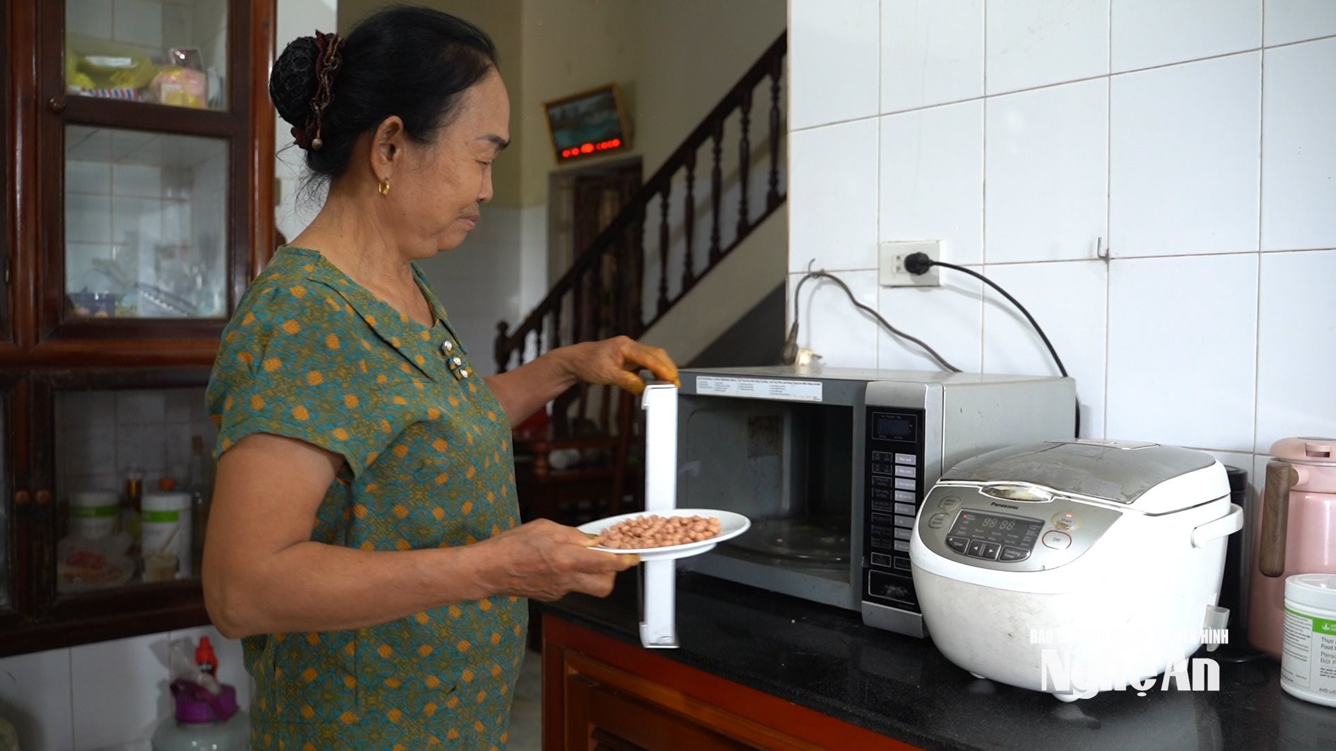 Sử dụng điện tại gia đình bà Nguyễn Thị Thành, xã Đại Đồng