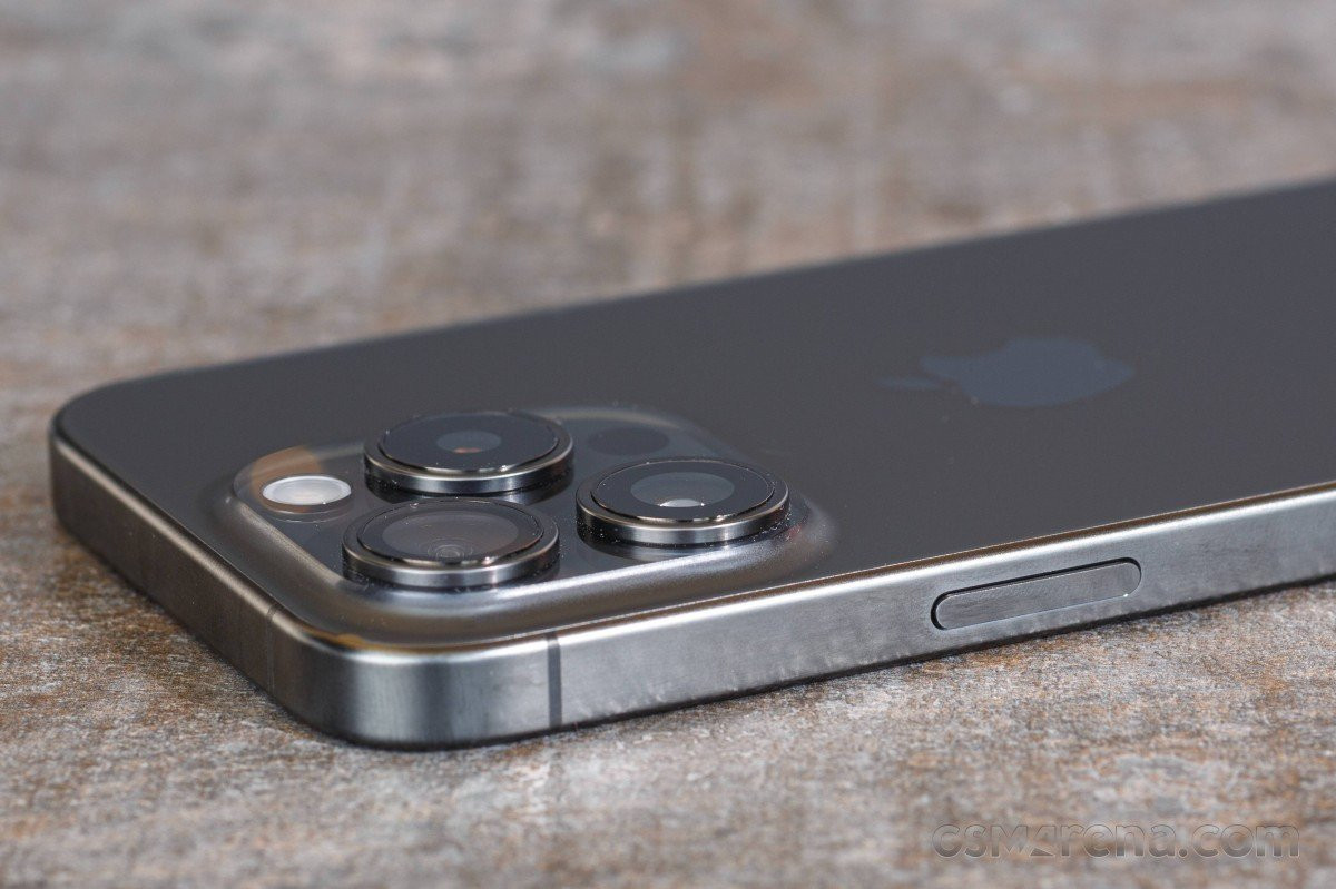 iPhone 15 Pro thiết kế Titanium