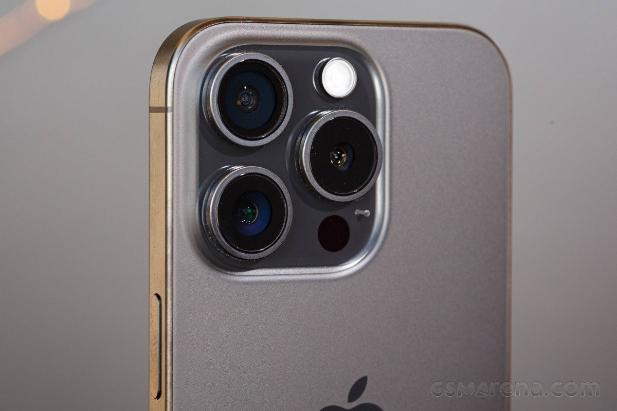 Cụm camera trên iPhone 15 Pro
