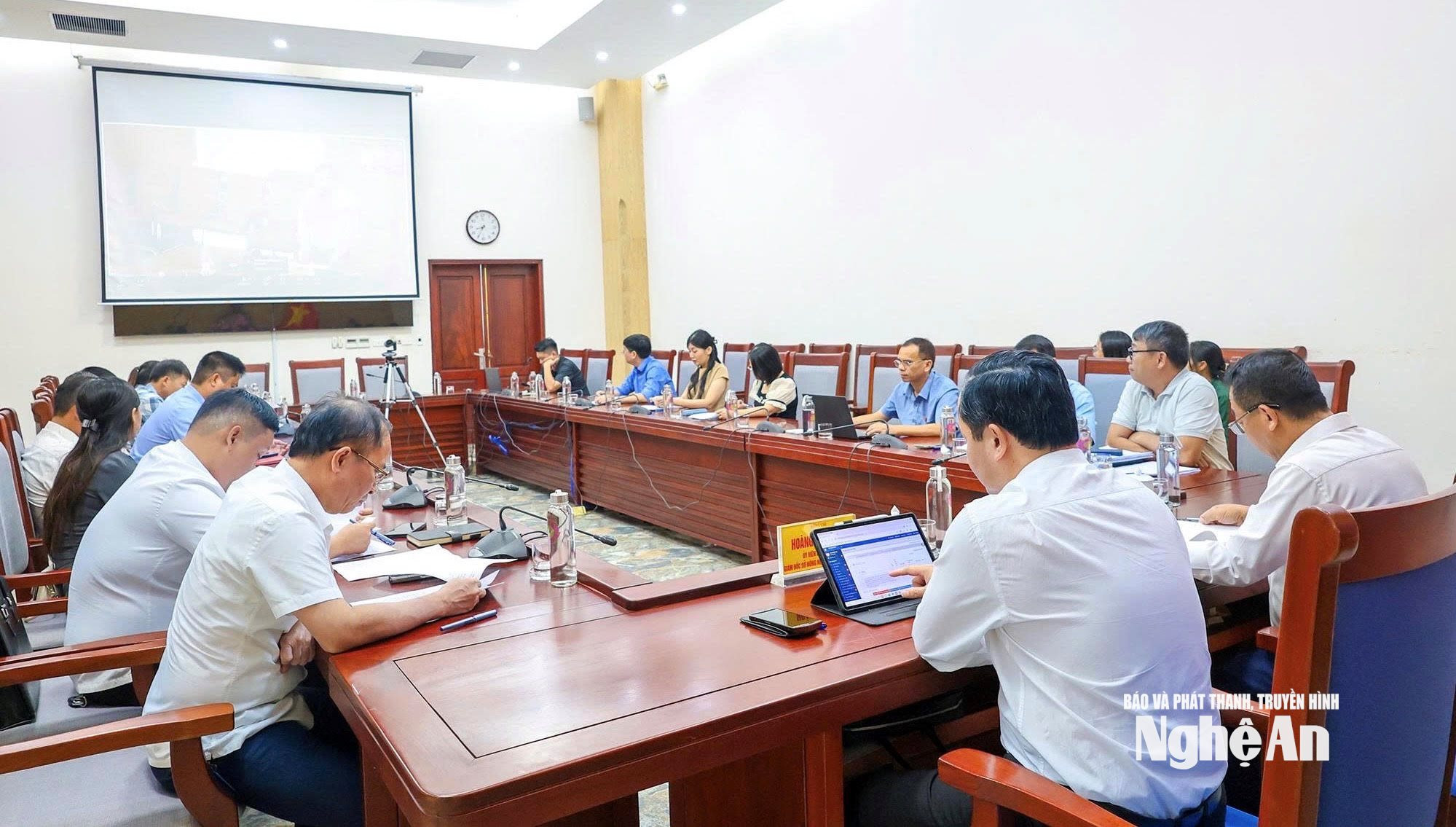 Toàn cảnh điểm cầu UBND tỉnh Nghệ An (2)