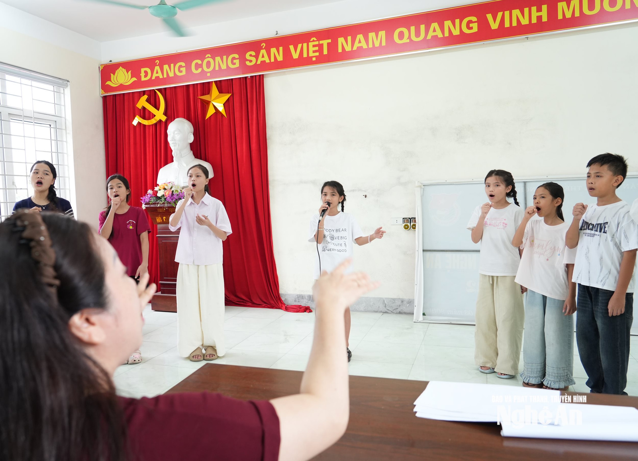 họp chung khảo và chung kết ví giặm Ảnh Diệp Thanh00001