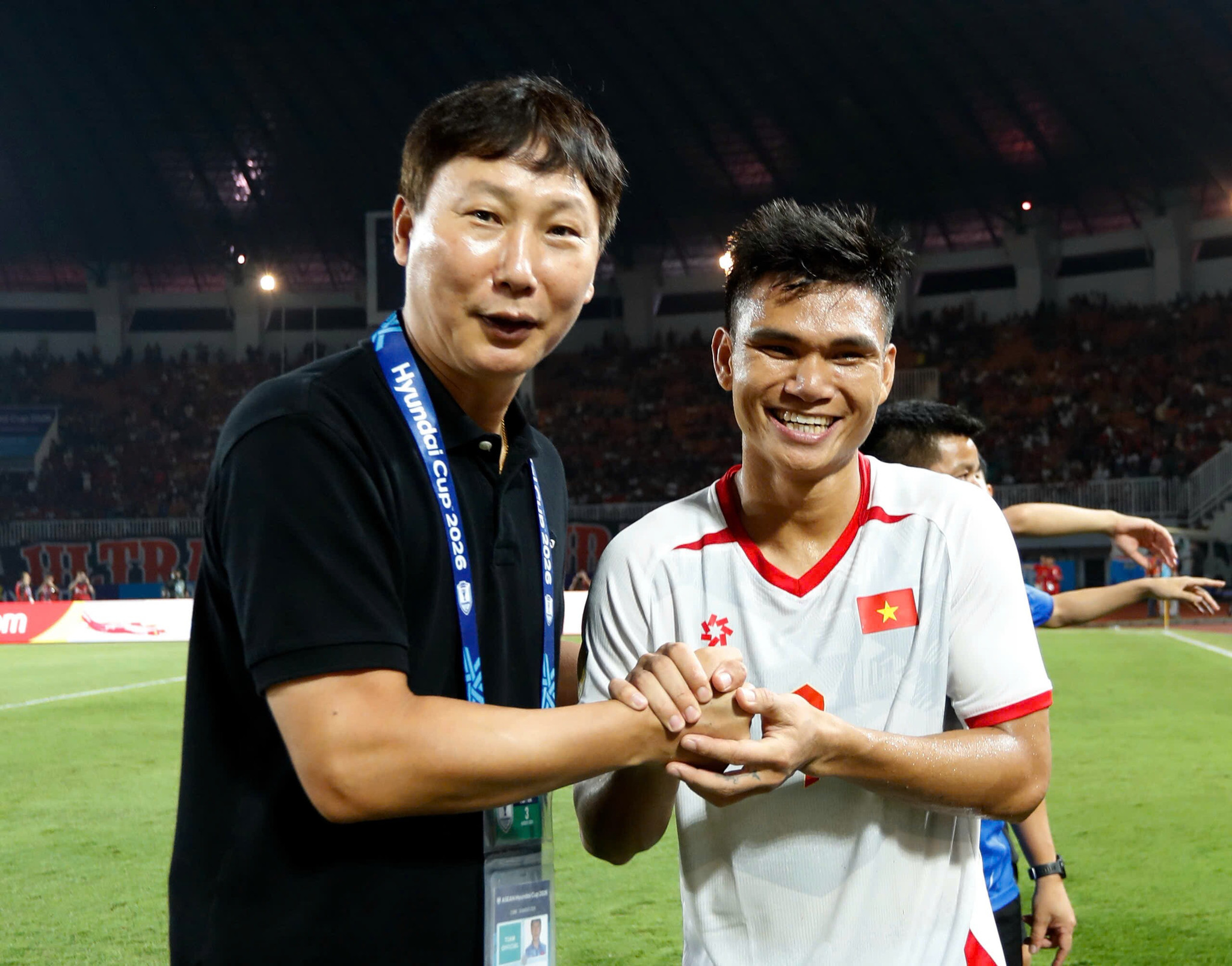Phạm Xuaan Mạnh và HLV Kim Sang sik