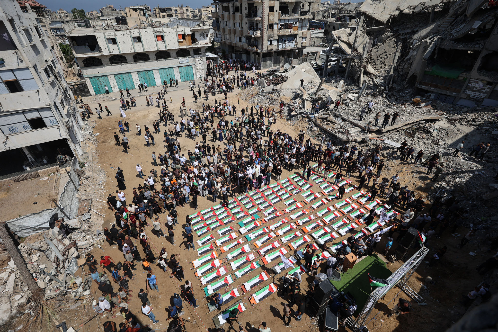 Người Palestine dự tang lễ các thành viên hai gia đình Abu Sharia và al-Hasayna tại thành phố Gaza ngày 4/8/2026. Ảnh: AFP