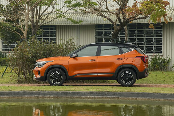 Đuôi xe KIA Seltos 2026 nổi bật với cụm đèn hậu LED đồ họa bản đồ sao