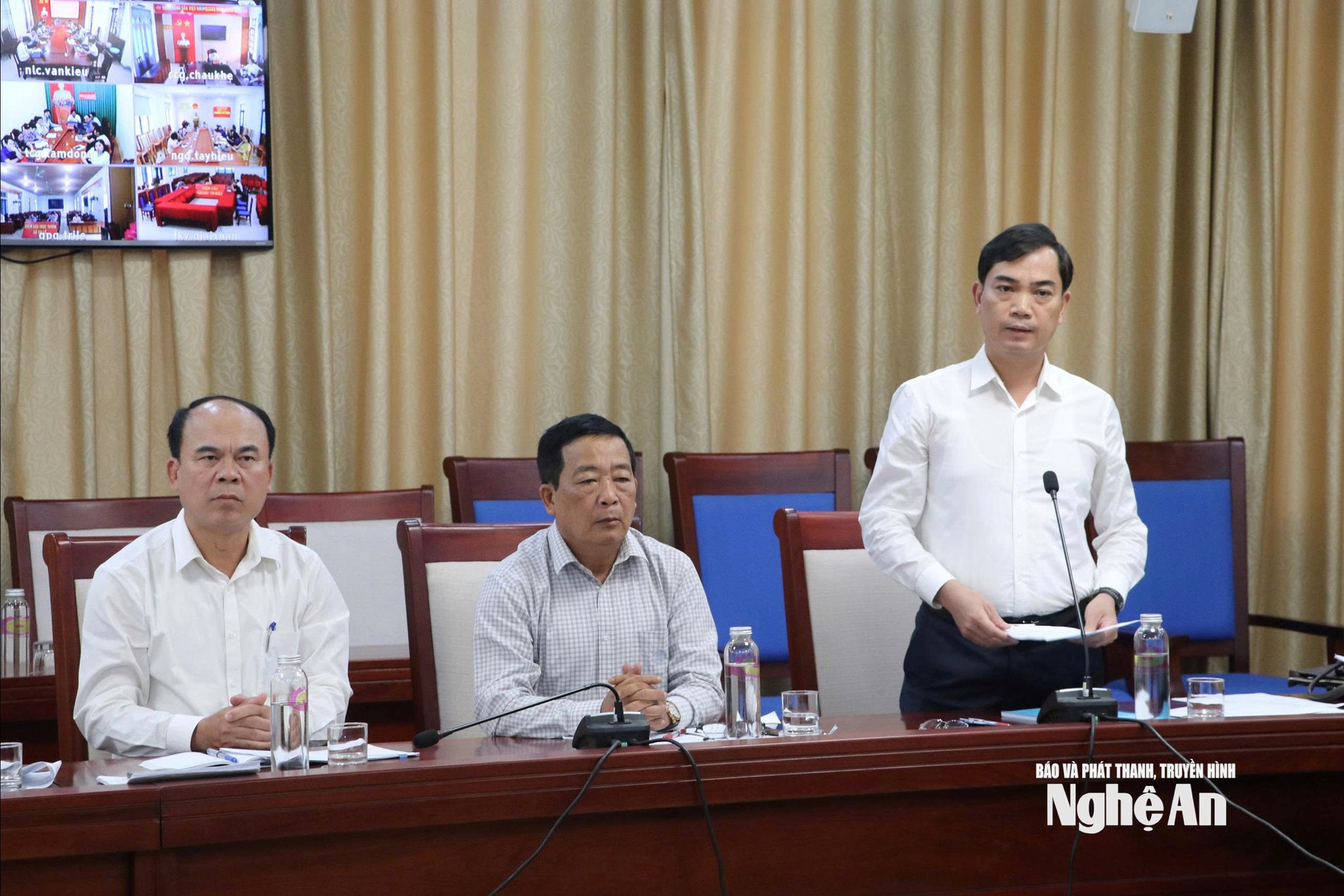 Giám đốc Sở Giáo dục và Đào tạo Nguyễn Văn Khoa phát biểu tại cuộc họp. Ảnh - Mỹ Hà