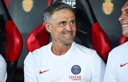 HLV Luis Enrique thử nghiệm đội hình trong trận gặp Man Utd