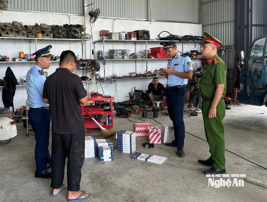 kiem-tra-ho-kinh-doanh-garage-kien-dien-do-ong-nguyen-viet-kien-lam-dai-dien-co-dia-chi-tai-khoi-6-thi-tran-xa-do-luong.jpg