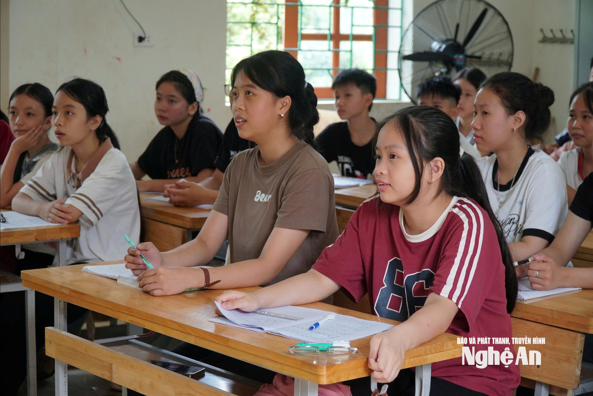 Học sinh đến với lớp học Tiếng Trung ở nhiều độ tuổi khác nhau. Ảnh - Mỹ Hà