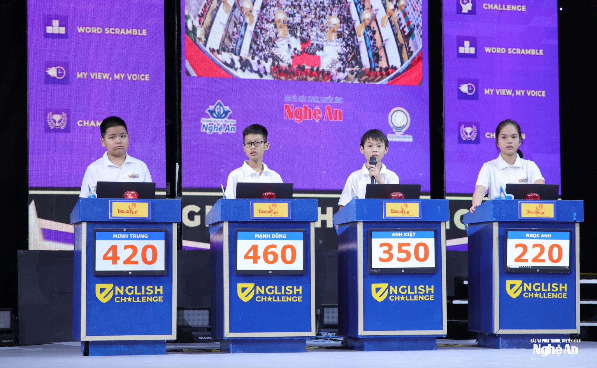English Challenge là nơi hội tụ của nhiều màn so tài trí tuệ gay cấn và giàu cảm xúc. Ảnh Thanh Quỳnh