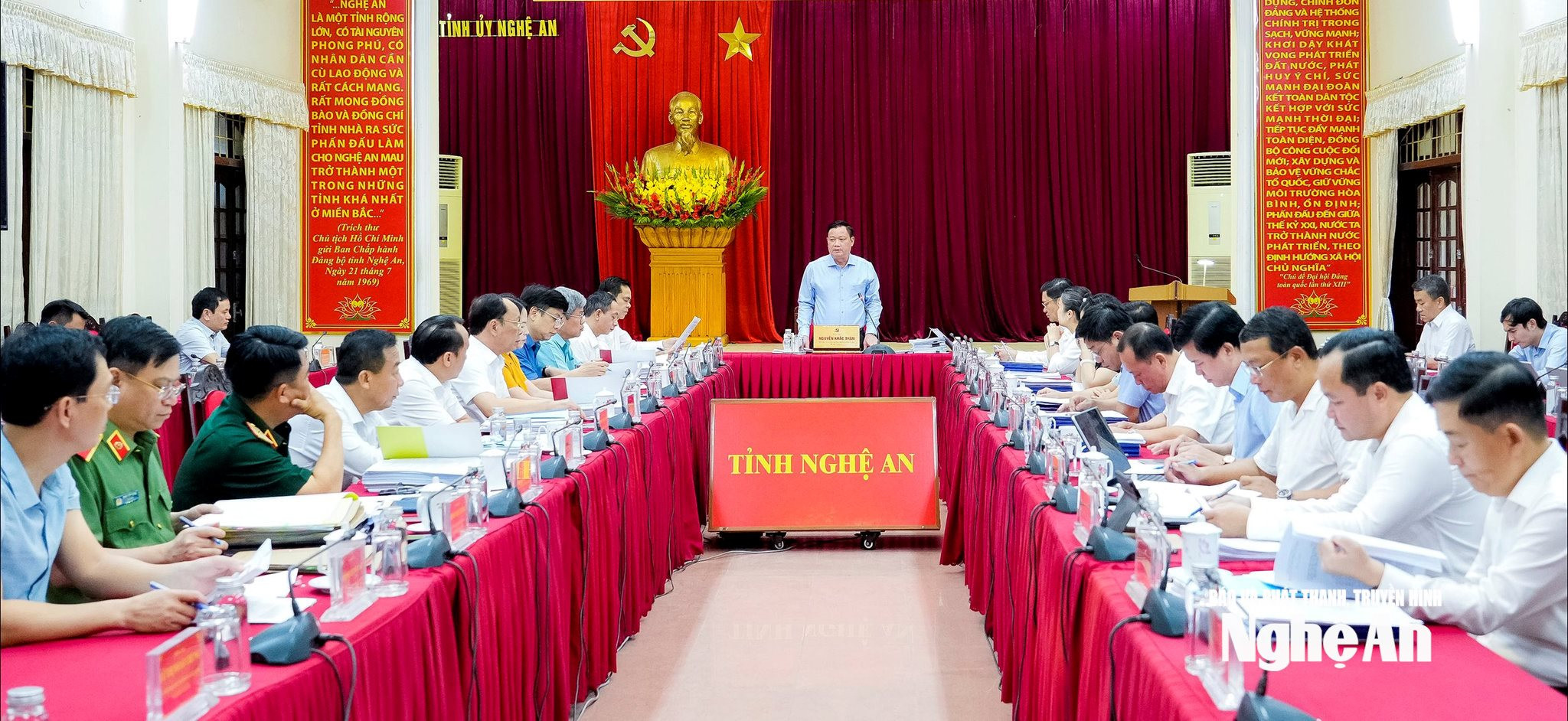 bna_ban-thuong-vu-tinh-uy-hop-cho-y-kien-ve-cong-tac-xay-dung-bo-chi-so-kpi-ve-danh-gia-can-bo..jpg