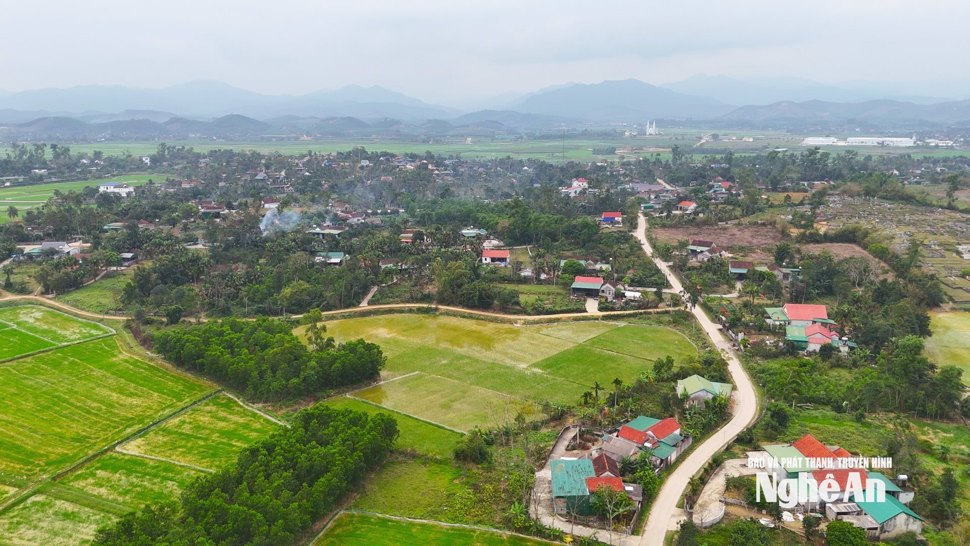 Một góc xã Hoa Quân nơi Dự án đường bộ cao tốc Vinh - Thanh Thủy đi qua. Anh NT bai2