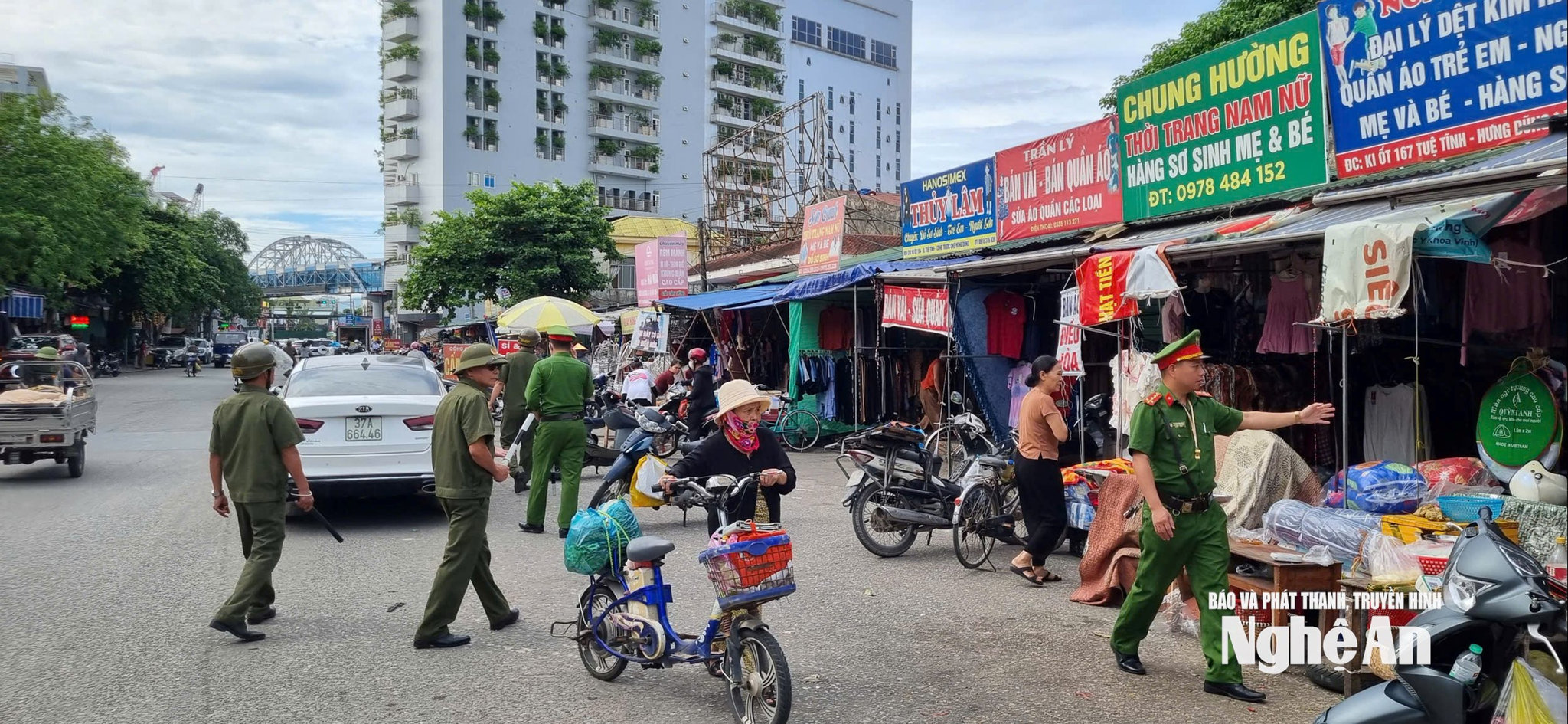 cửa đông