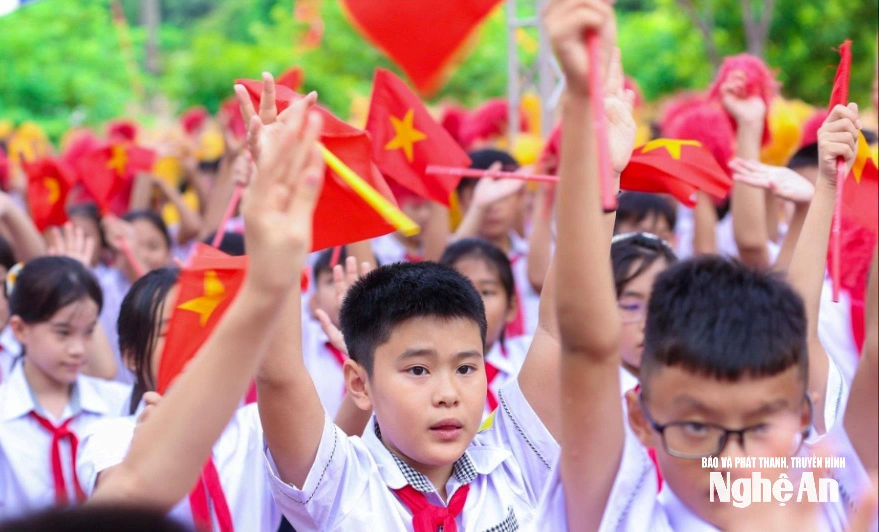 uploaded-myhabna-2023_09_04-_niem-vui-trong-ngay-khai-giang-nam-hoc-moi-cua-hoc-sinh-thanh-pho-1063.jpg