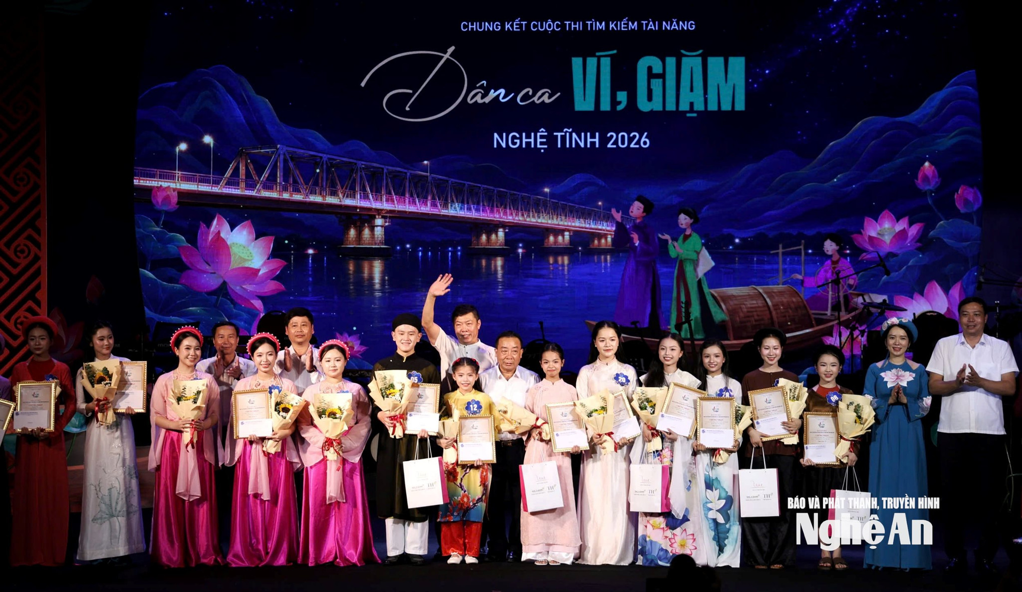 trao giải
