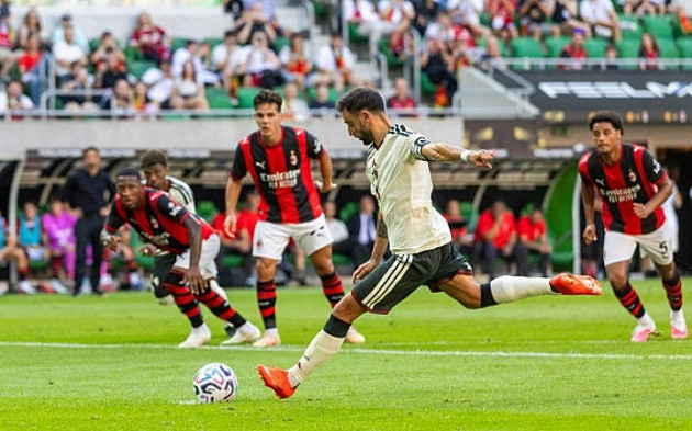 Bruno Fernandes kiến tạo nhưng bỏ lỡ cơ hội trên chấm phạt đền