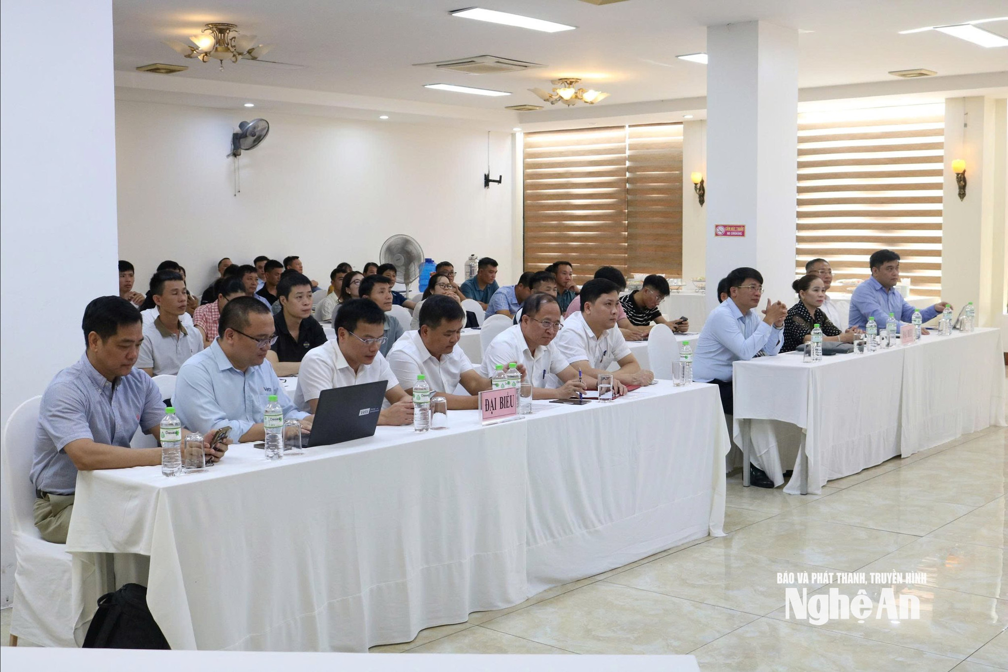 Các đại bểu dự hội nghị tập huấn 