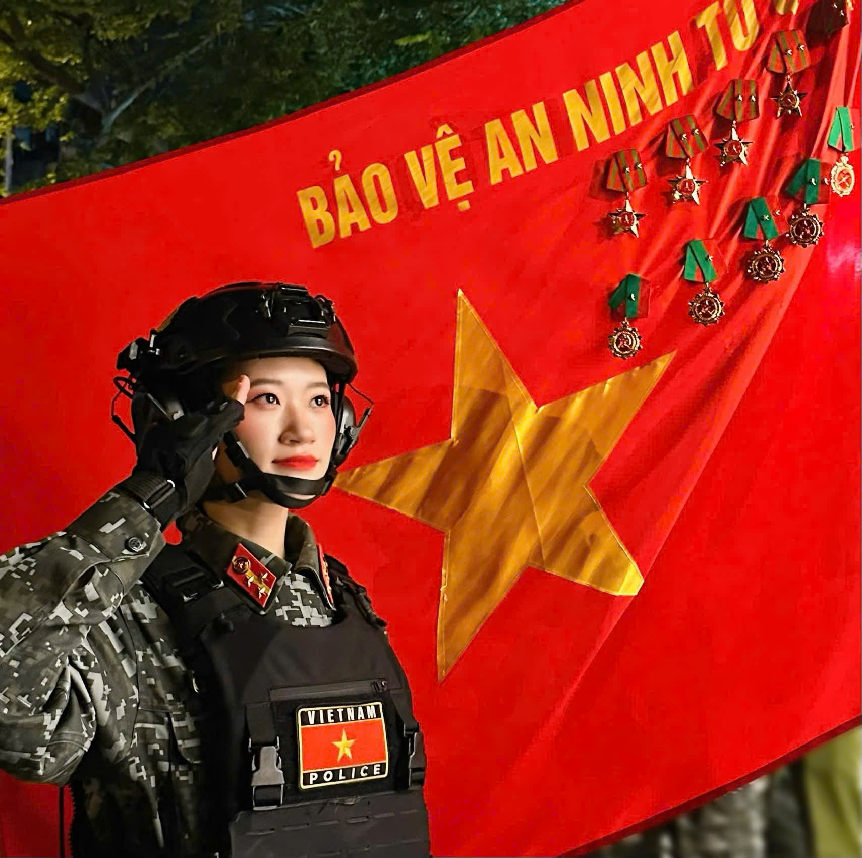 Lương Thị Hiếu trong lễ diễu binh A80. Ảnh NVCC
