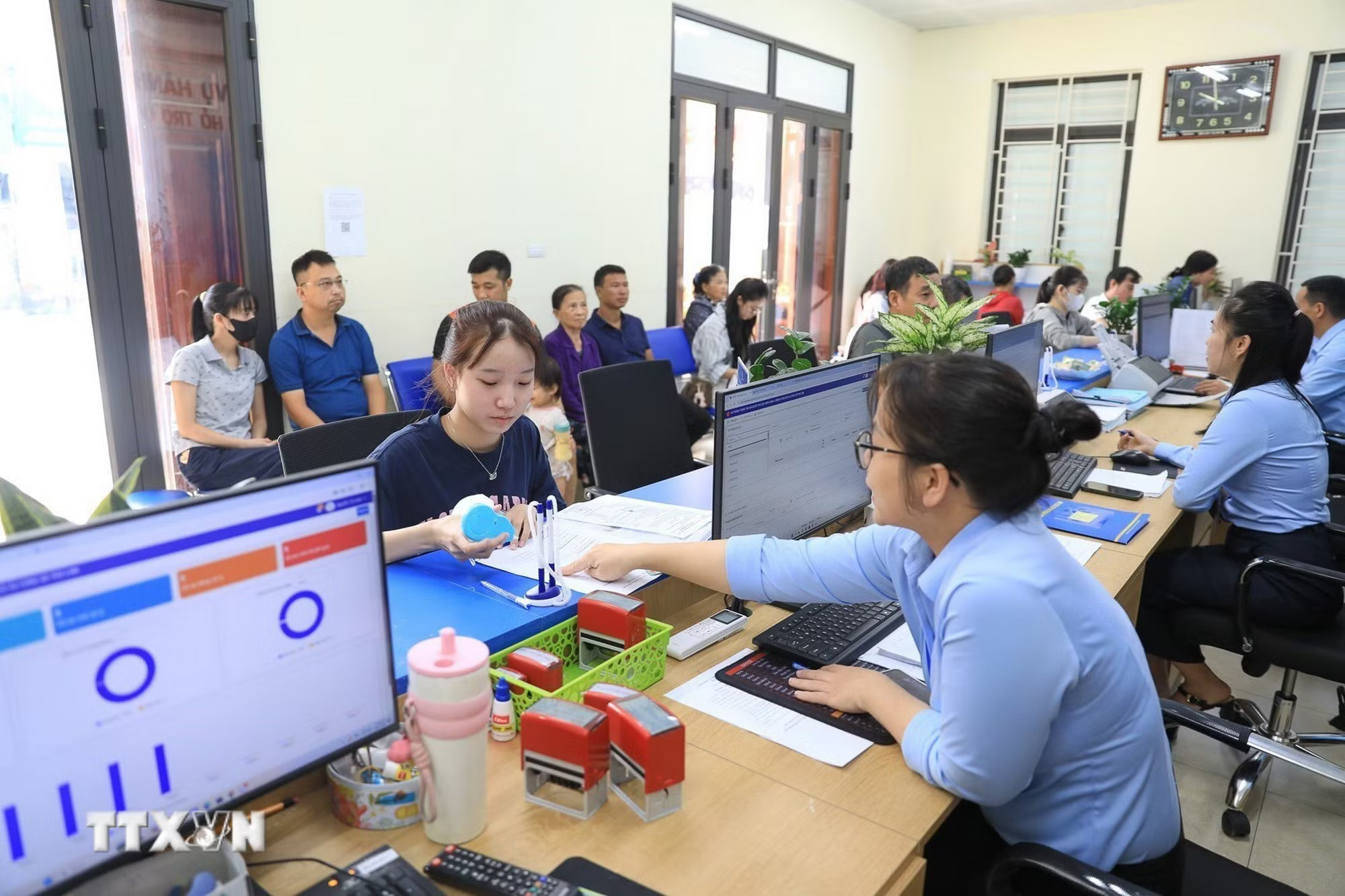 ttxvn-1008-thu-lam-xa-phuong-xa-hoi-chu-nghia-2.jpg
