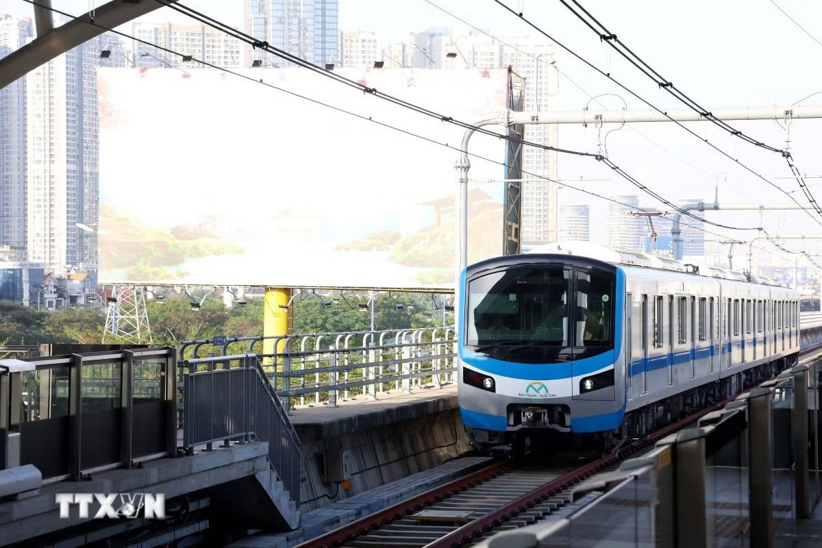 ttxvn-metro-ben-thanh-suoi-tien-1812-3.jpg