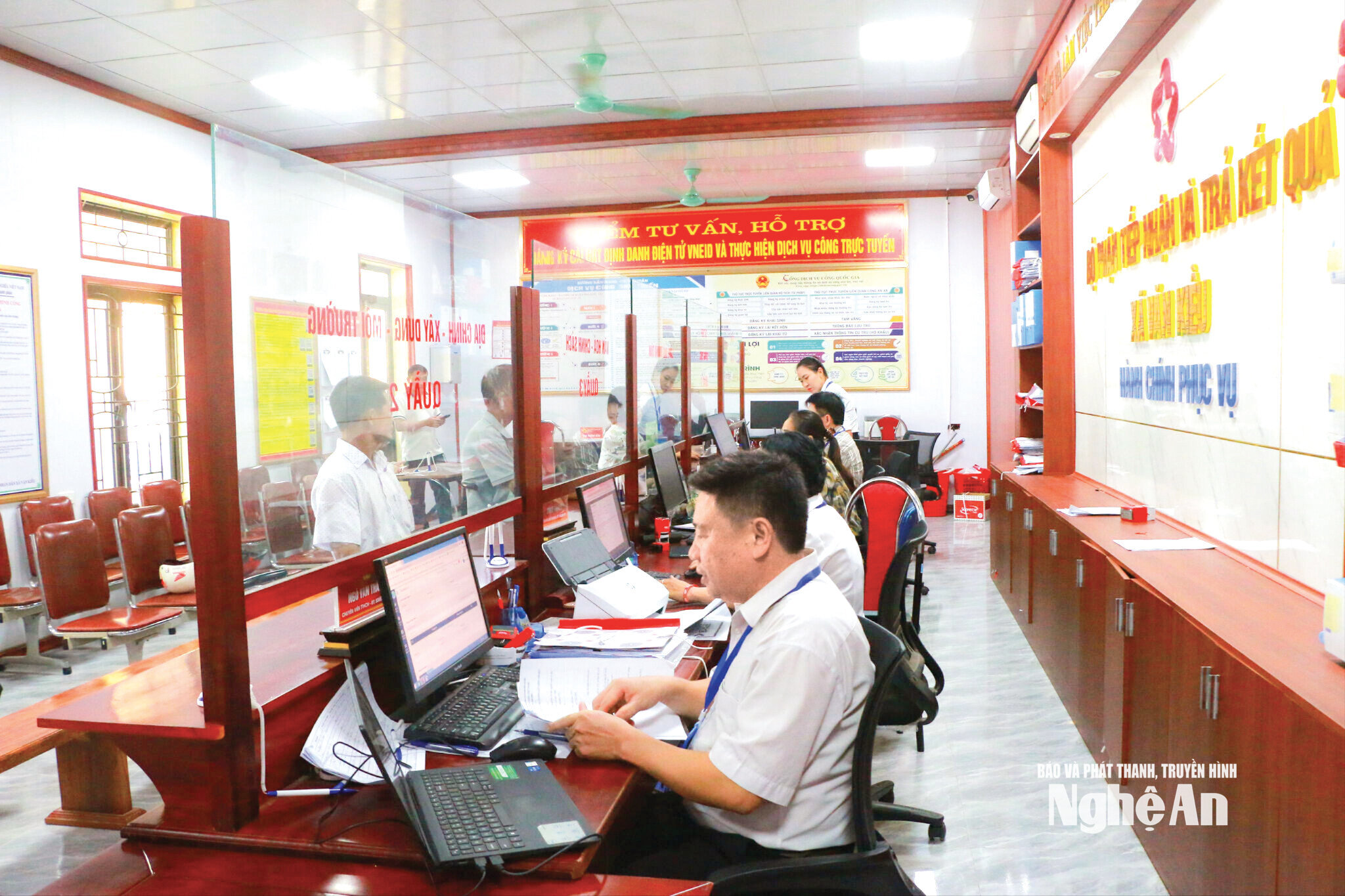 Trung tâm hành chính công xã Văn Kiều tập trung nâng cao chất lượng phục vụ người dân. Ảnh KL2