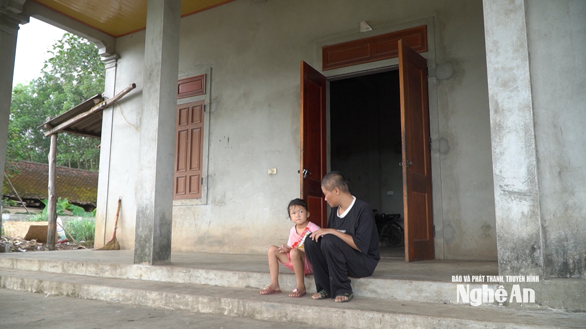 Mẹ con chị Ngô Thị Lý
