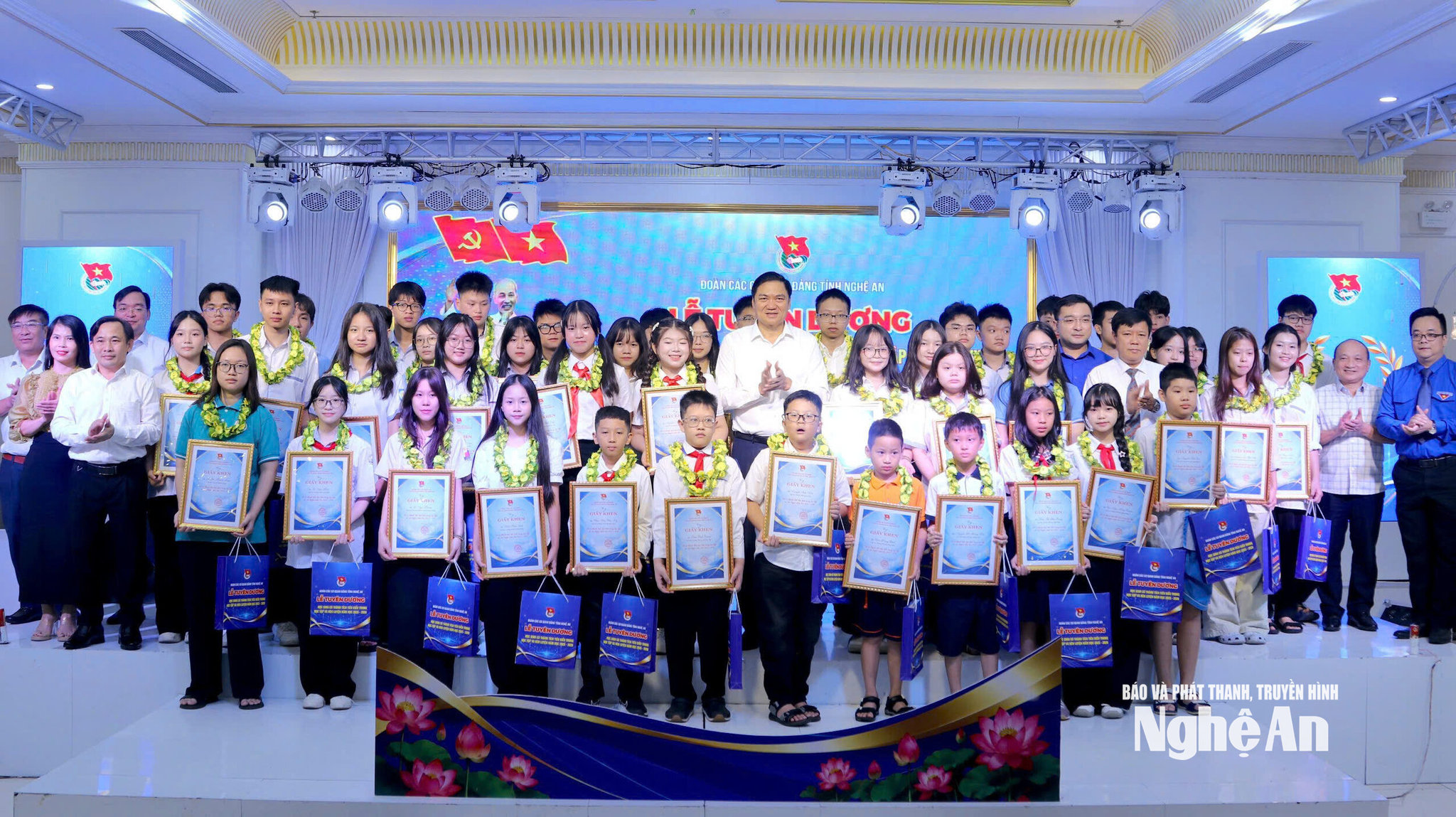 Ban tổ chức 