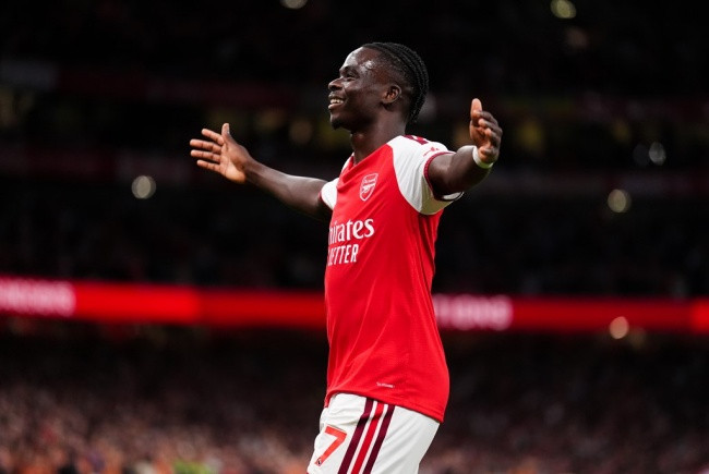 Bukayo Saka nhân đôi cách biệt cho Arsenal